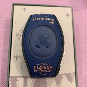 Disney passholder magicband.